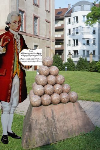 Mozart und die Pyramide.jpg