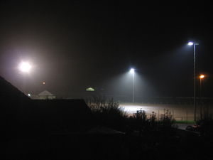 Sportplatz bei Nacht.jpg