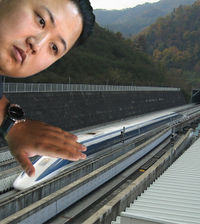 KimJongUn mit seiner Modelleisenbahn.jpg