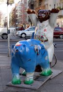 Buddy Bear Heilkräuter-Bär & unknown bear.jpg