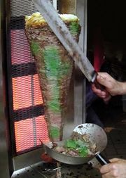 Döner kebab slicing 2.jpg