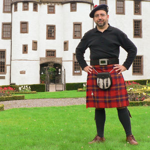 Oliver kilted.jpg